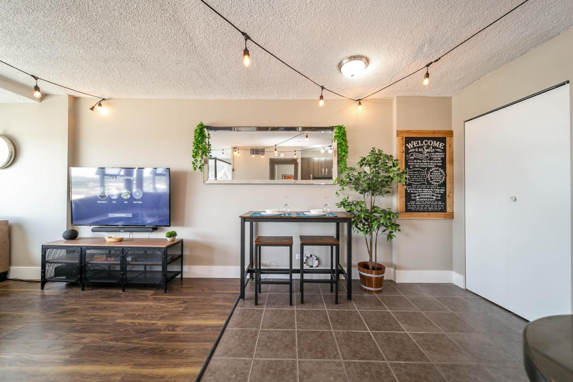 Rustic & Rogers Place, Free Parking! Apartment Edmonton Bagian luar foto