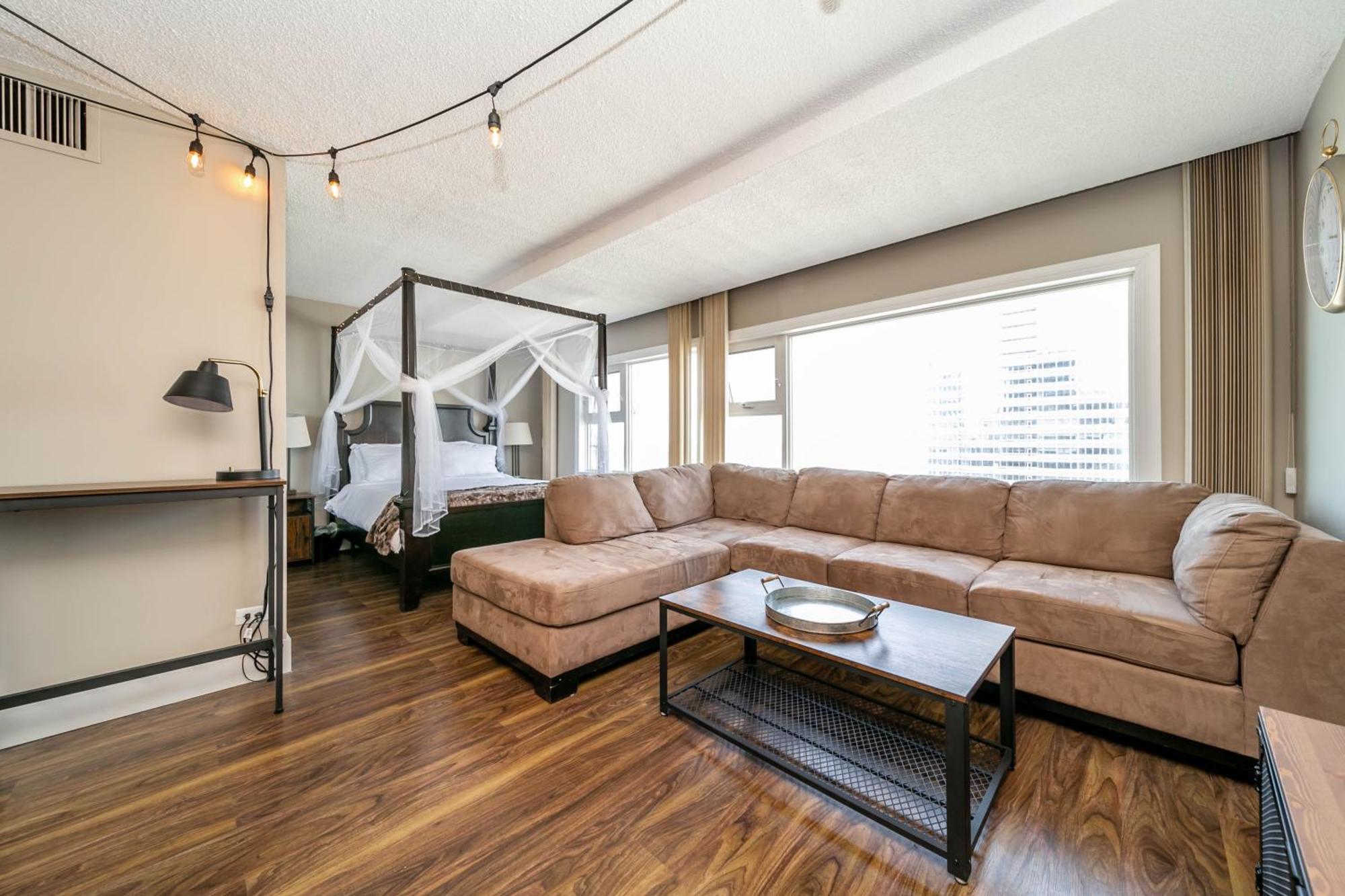 Rustic & Rogers Place, Free Parking! Apartment Edmonton Bagian luar foto