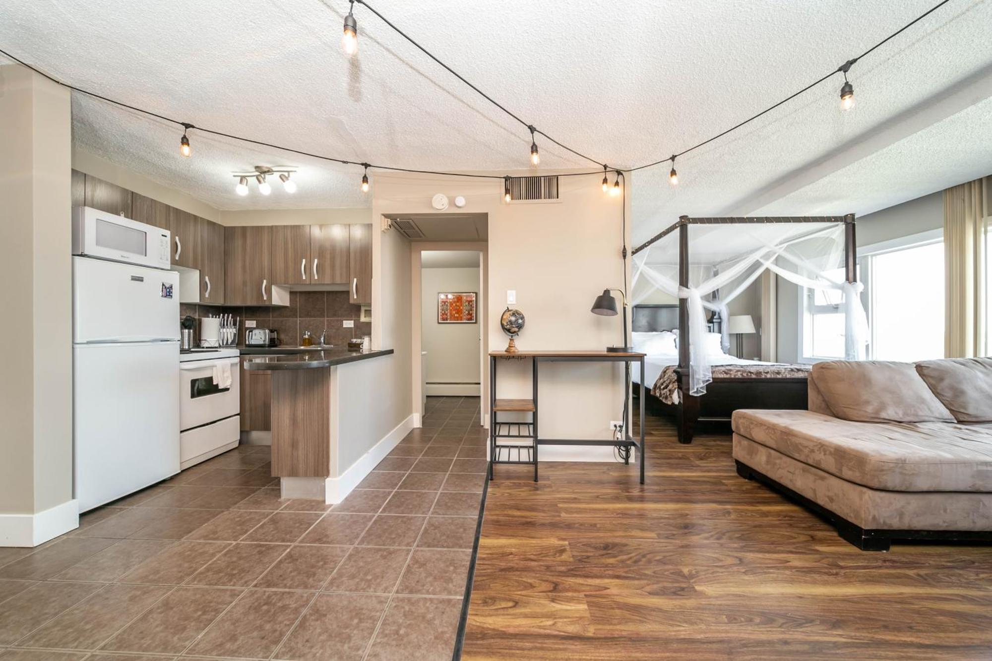 Rustic & Rogers Place, Free Parking! Apartment Edmonton Bagian luar foto