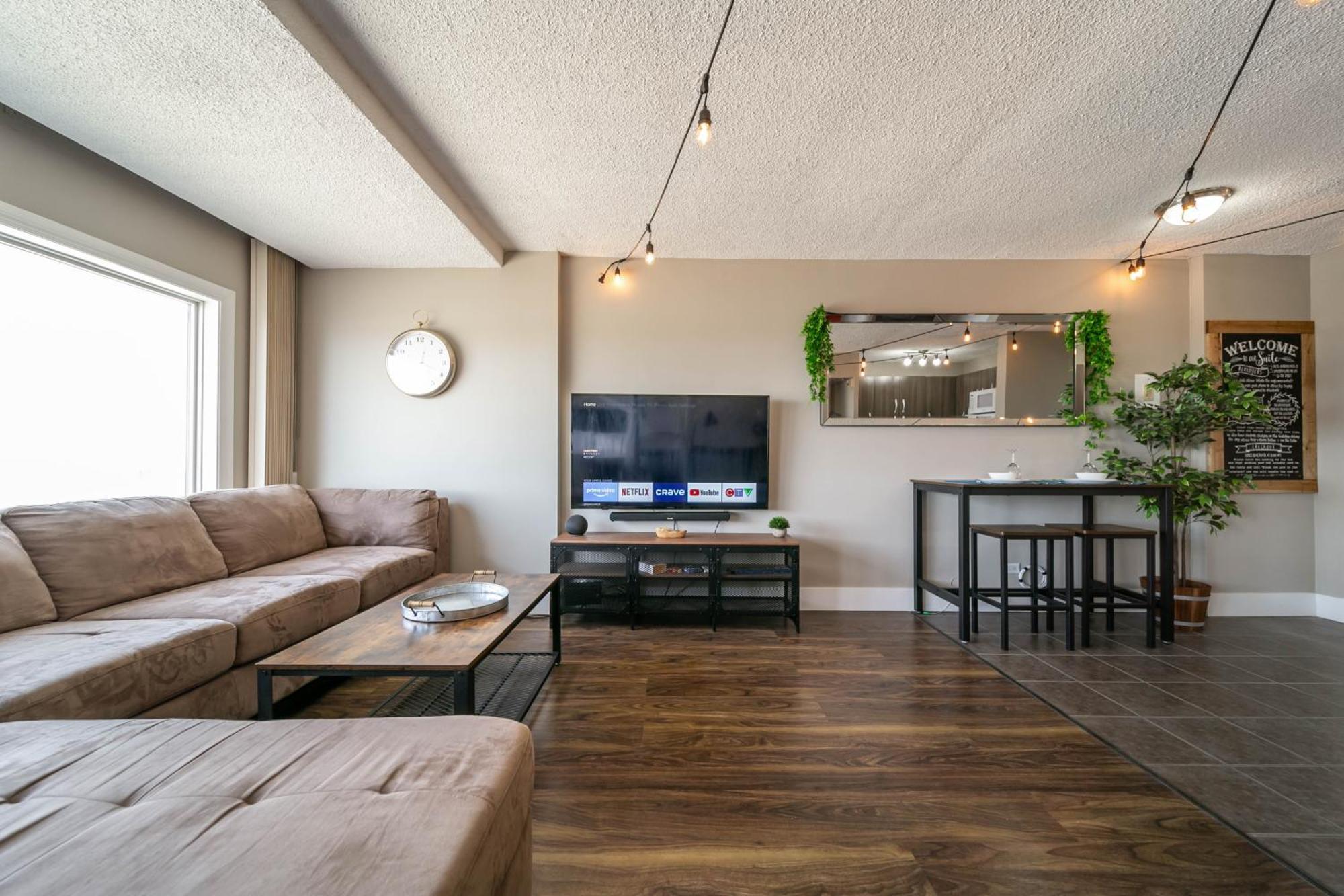 Rustic & Rogers Place, Free Parking! Apartment Edmonton Bagian luar foto