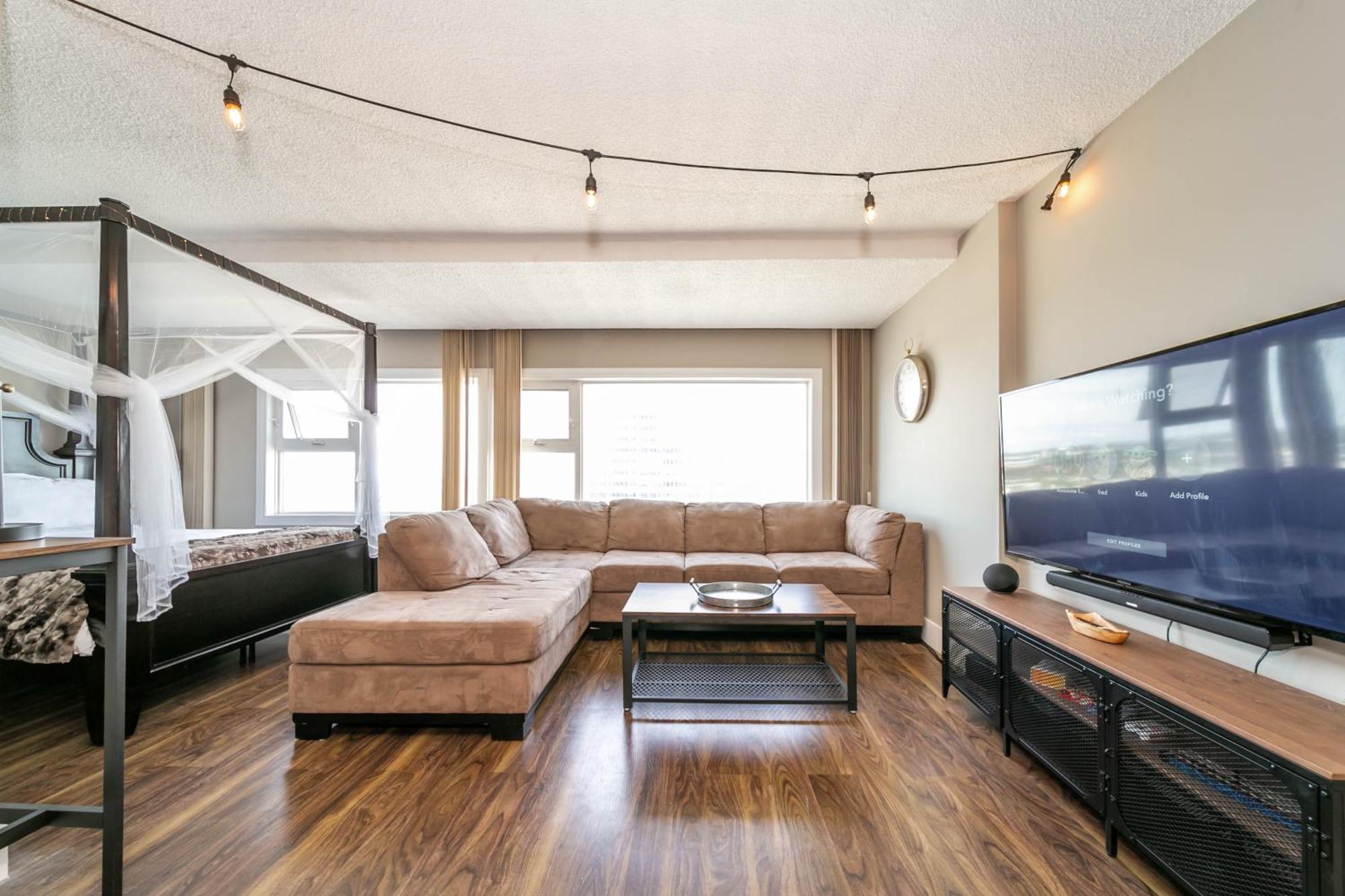 Rustic & Rogers Place, Free Parking! Apartment Edmonton Bagian luar foto